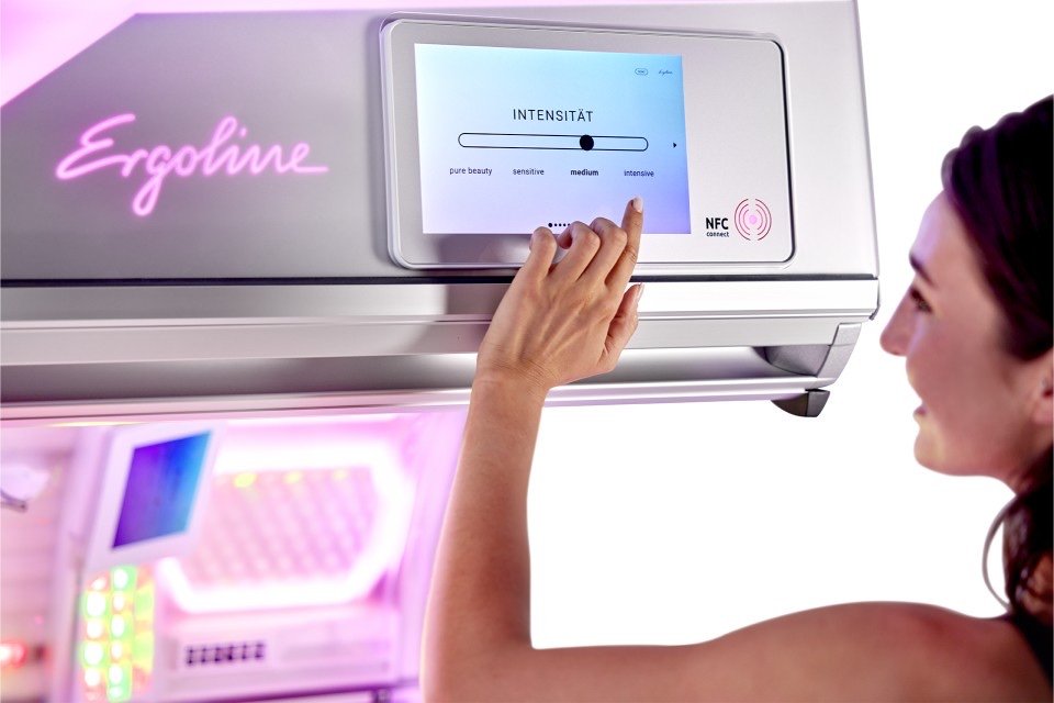 Prestige Edge Synergy 10-inch exterior touch display and NFC connect